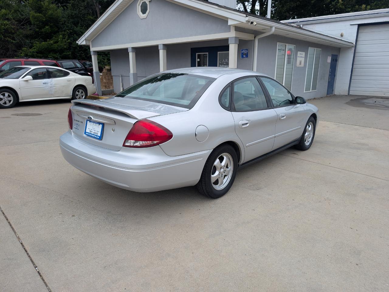 Ford Taurus SE 2005