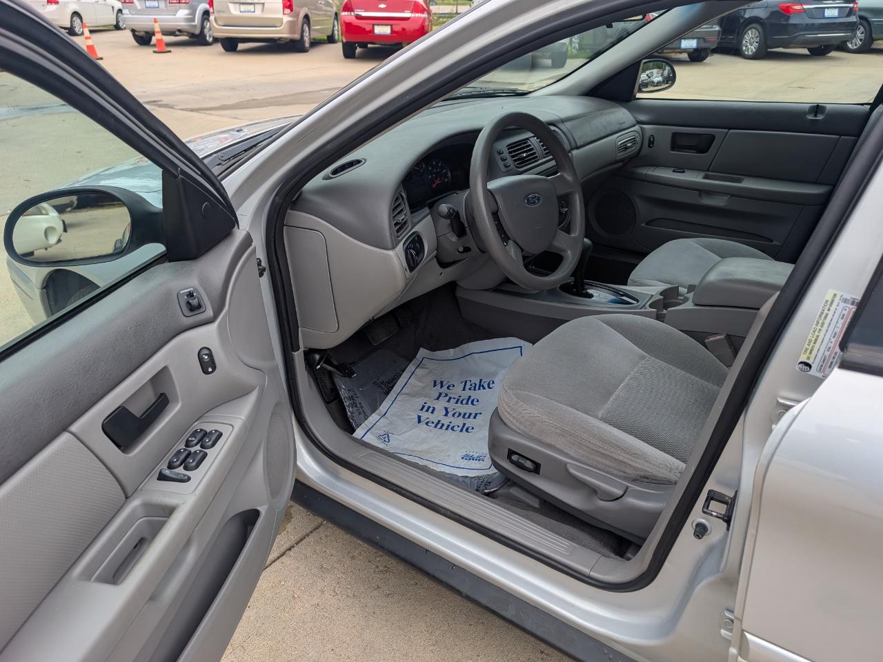 Ford Taurus SE 2005