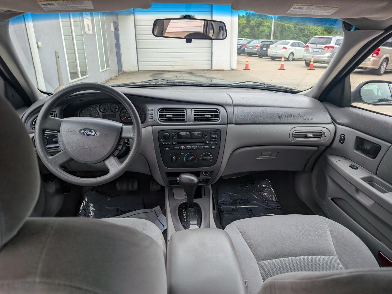 Ford Taurus SE 2005