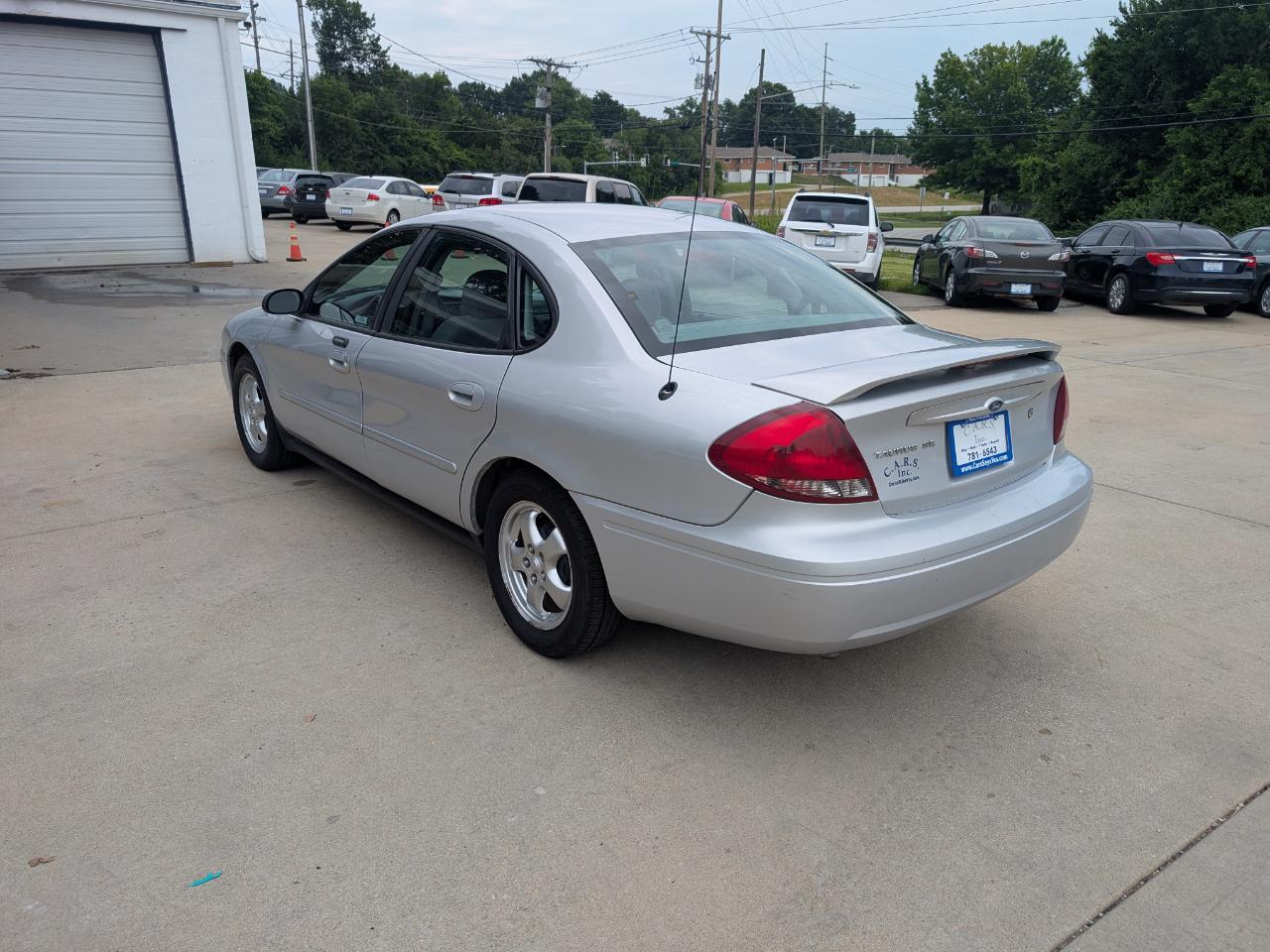 Ford Taurus SE 2005