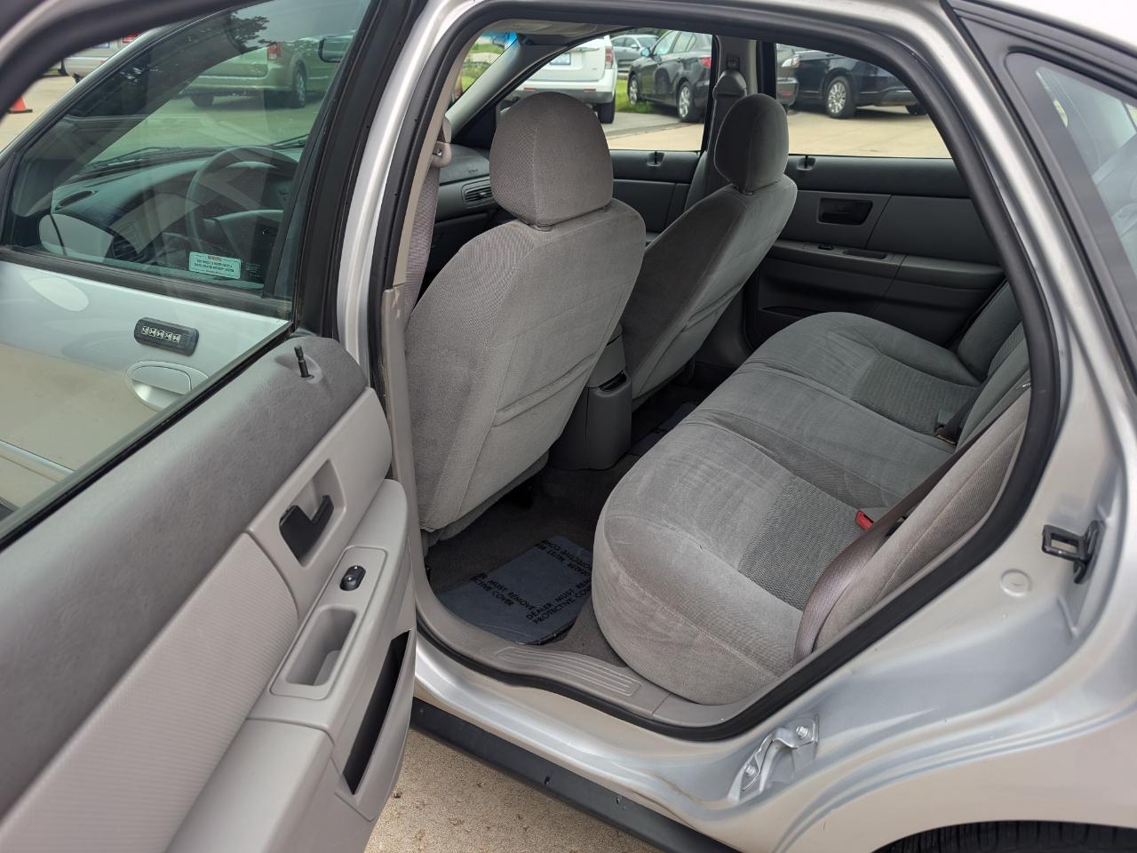 Ford Taurus SE 2005