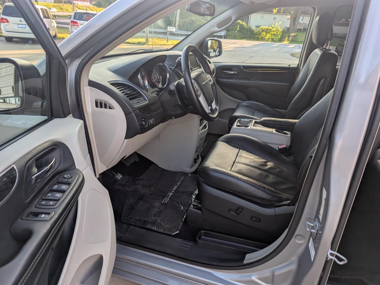 Chrysler Town & Country Touring 2014