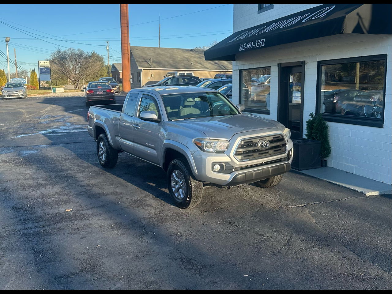 2017 Toyota Tacoma 2WD Access Cab I4 AT SR5 (Natl)
