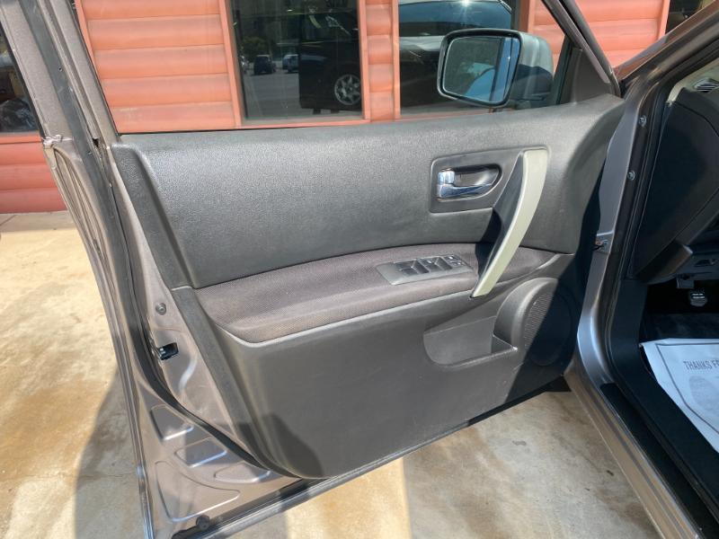 Nissan Rogue S AWD 2010