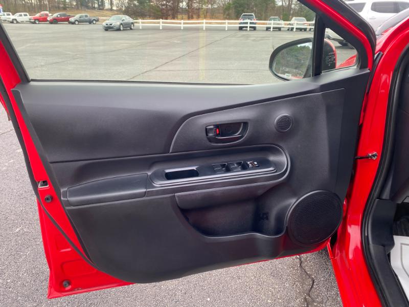 Toyota Prius c One 2016