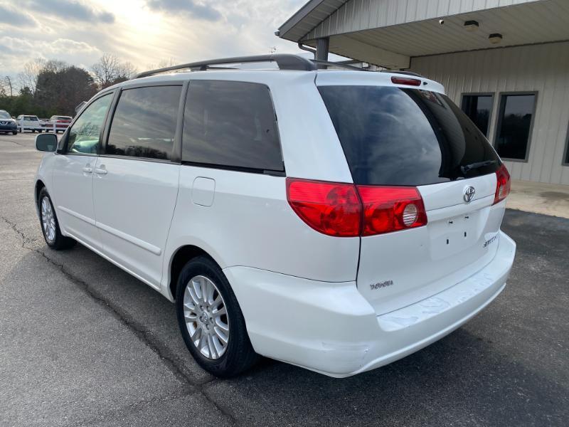 Toyota Sienna XLE FWD 2009