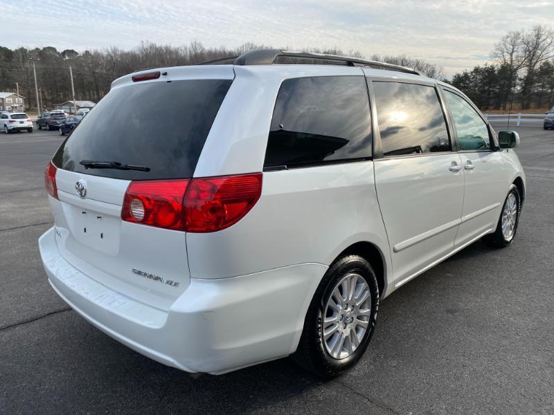 Toyota Sienna XLE FWD 2009