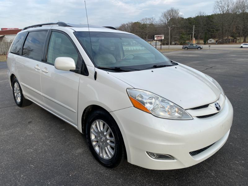 Toyota Sienna XLE FWD 2009