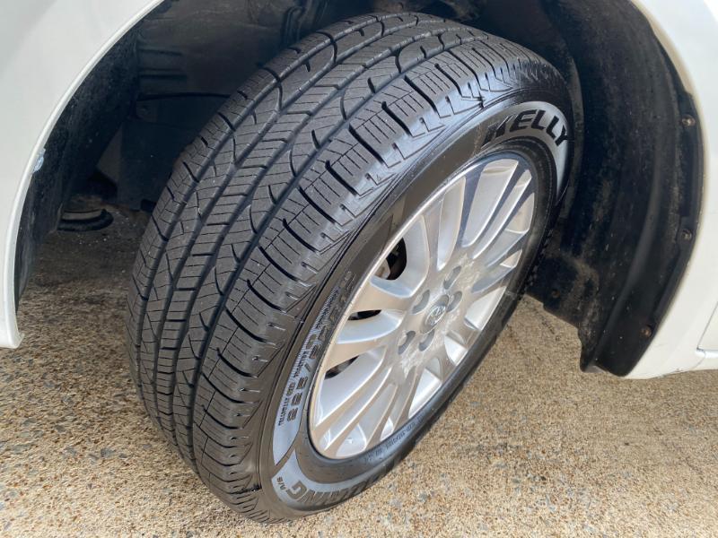 Toyota Sienna XLE FWD 2009