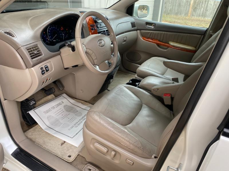Toyota Sienna XLE FWD 2009