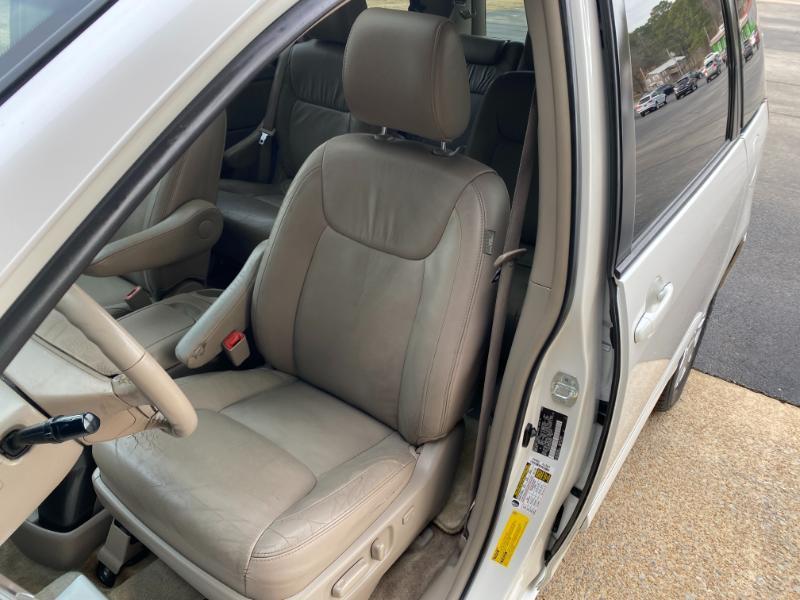 Toyota Sienna XLE FWD 2009