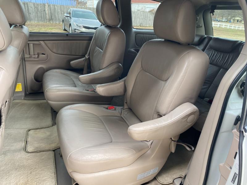 Toyota Sienna XLE FWD 2009