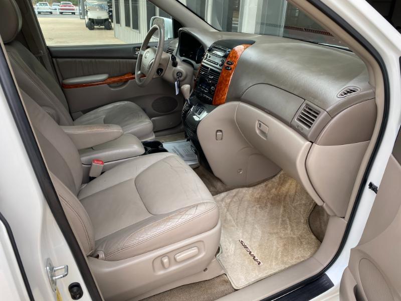 Toyota Sienna XLE FWD 2009