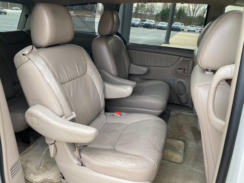 Toyota Sienna XLE FWD 2009