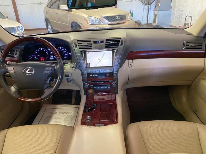 Lexus LS 460 Luxury Sedan 2009