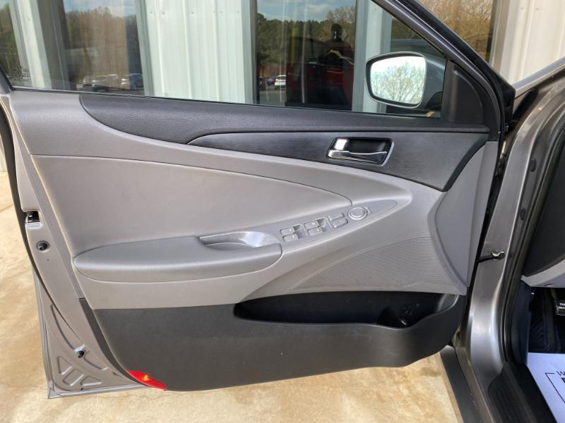Hyundai Sonata SE 2011