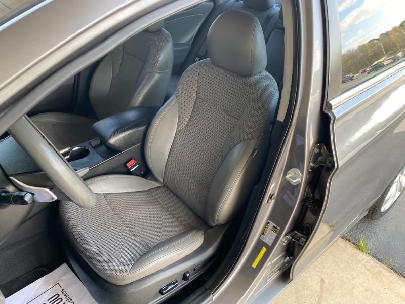 Hyundai Sonata SE 2011