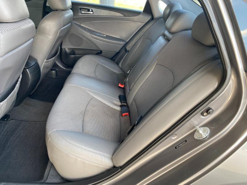 Hyundai Sonata SE 2011