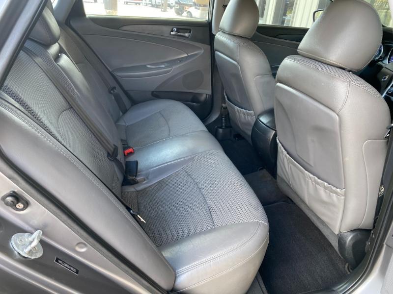 Hyundai Sonata SE 2011