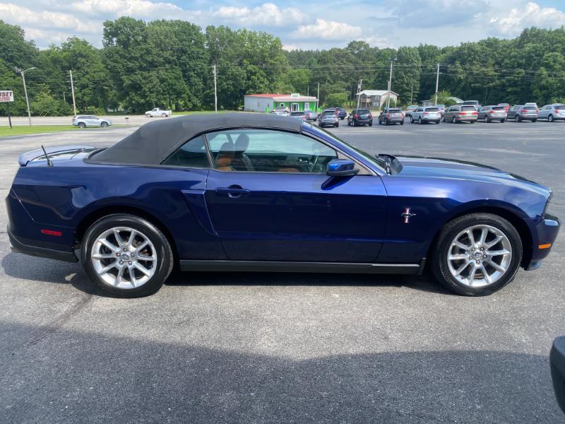 Ford Mustang V6 Convertible 2010