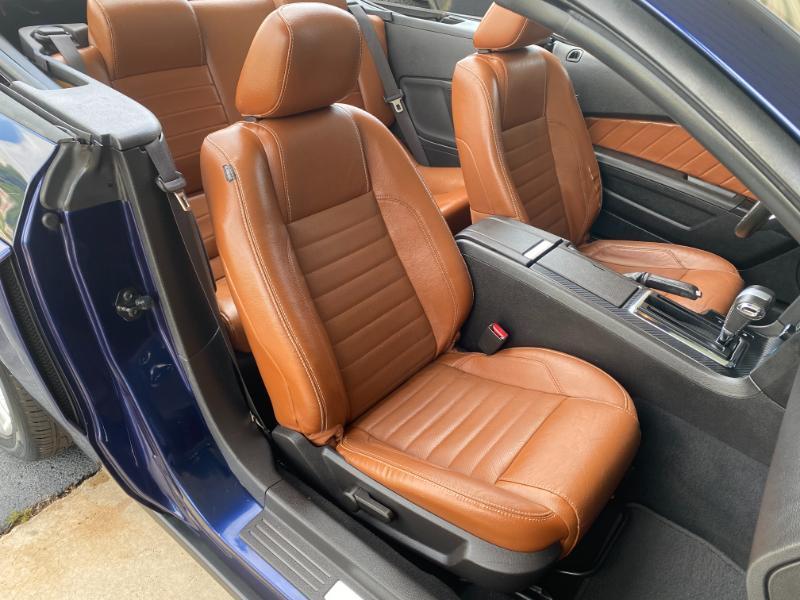 Ford Mustang V6 Convertible 2010