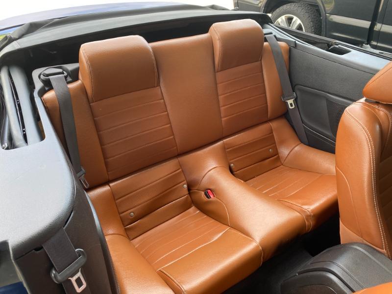 Ford Mustang V6 Convertible 2010