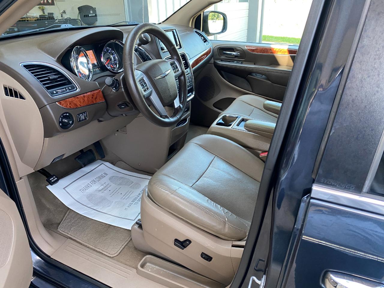 Chrysler Town & Country Touring-L 2014