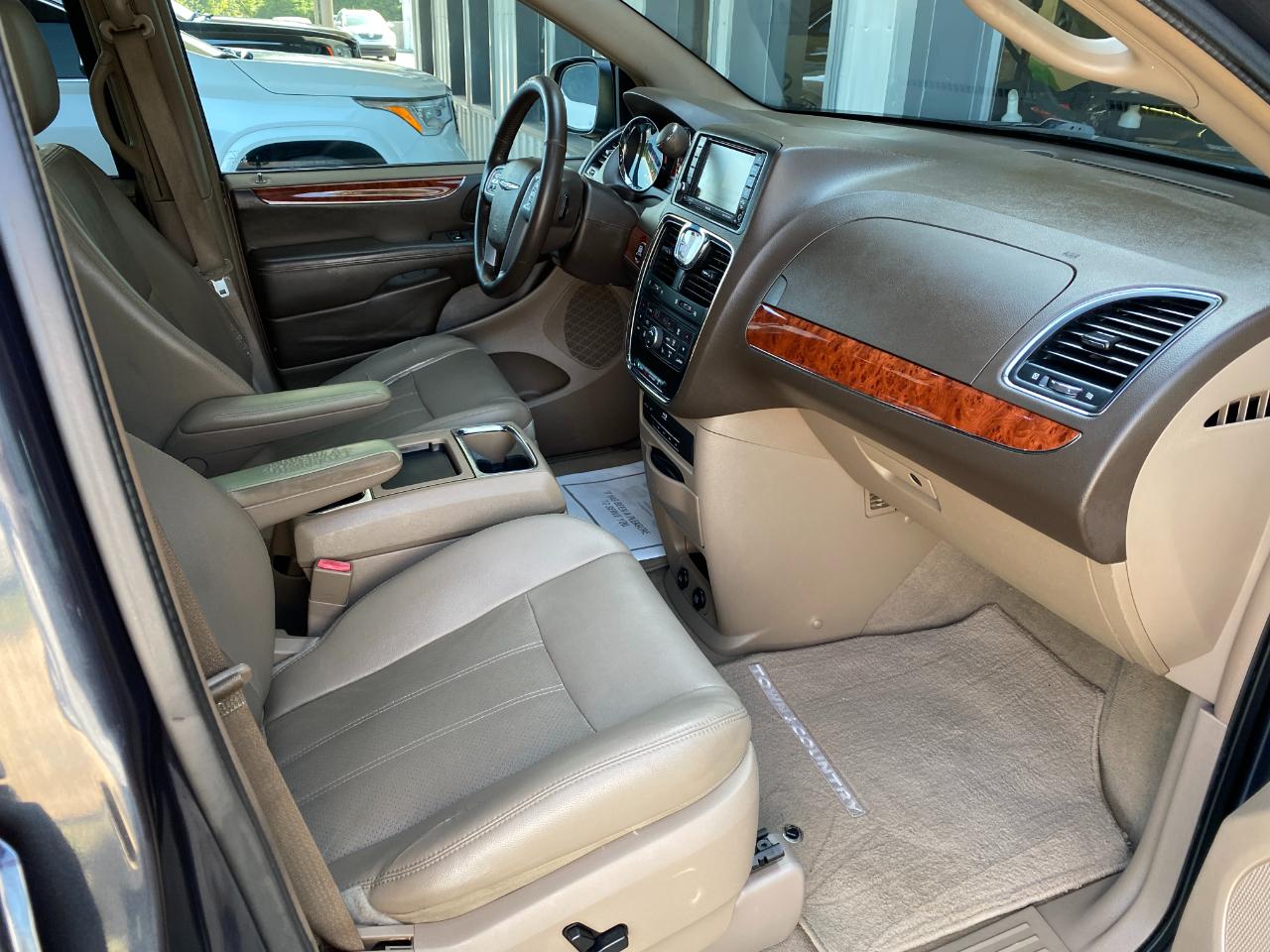 Chrysler Town & Country Touring-L 2014