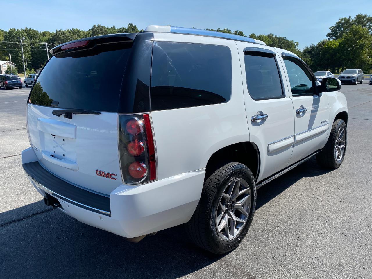 GMC Yukon Denali AWD 2008