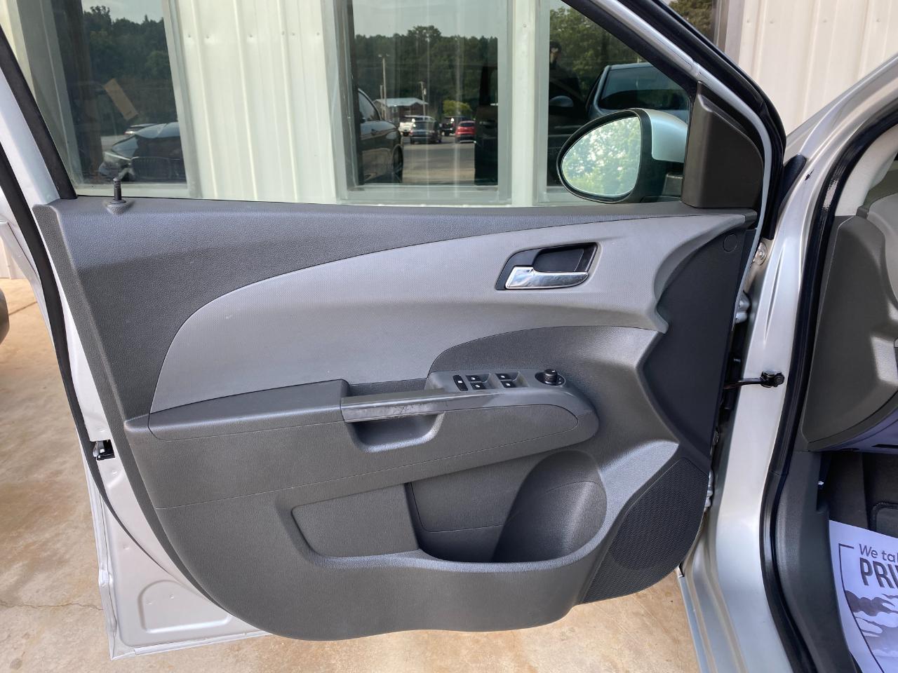 Chevrolet Sonic 2LT Sedan 2012