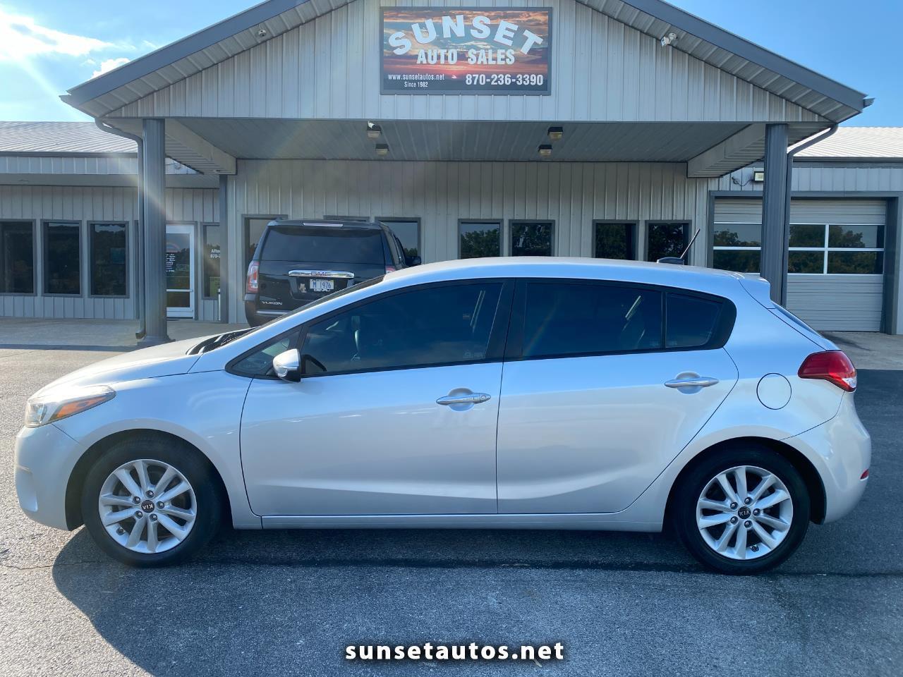 Kia Forte 5-Door LX 2017