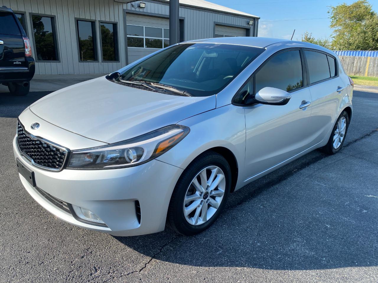 Kia Forte 5-Door LX 2017