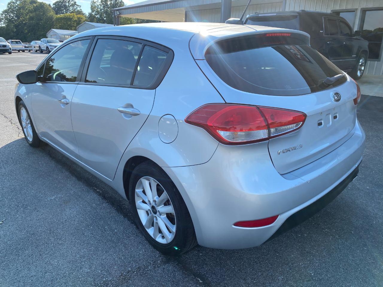 Kia Forte 5-Door LX 2017