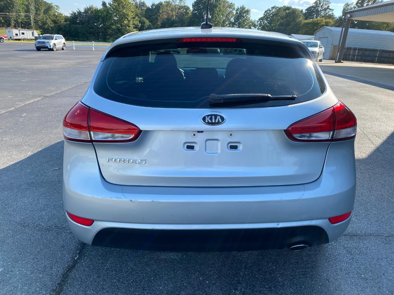 Kia Forte 5-Door LX 2017