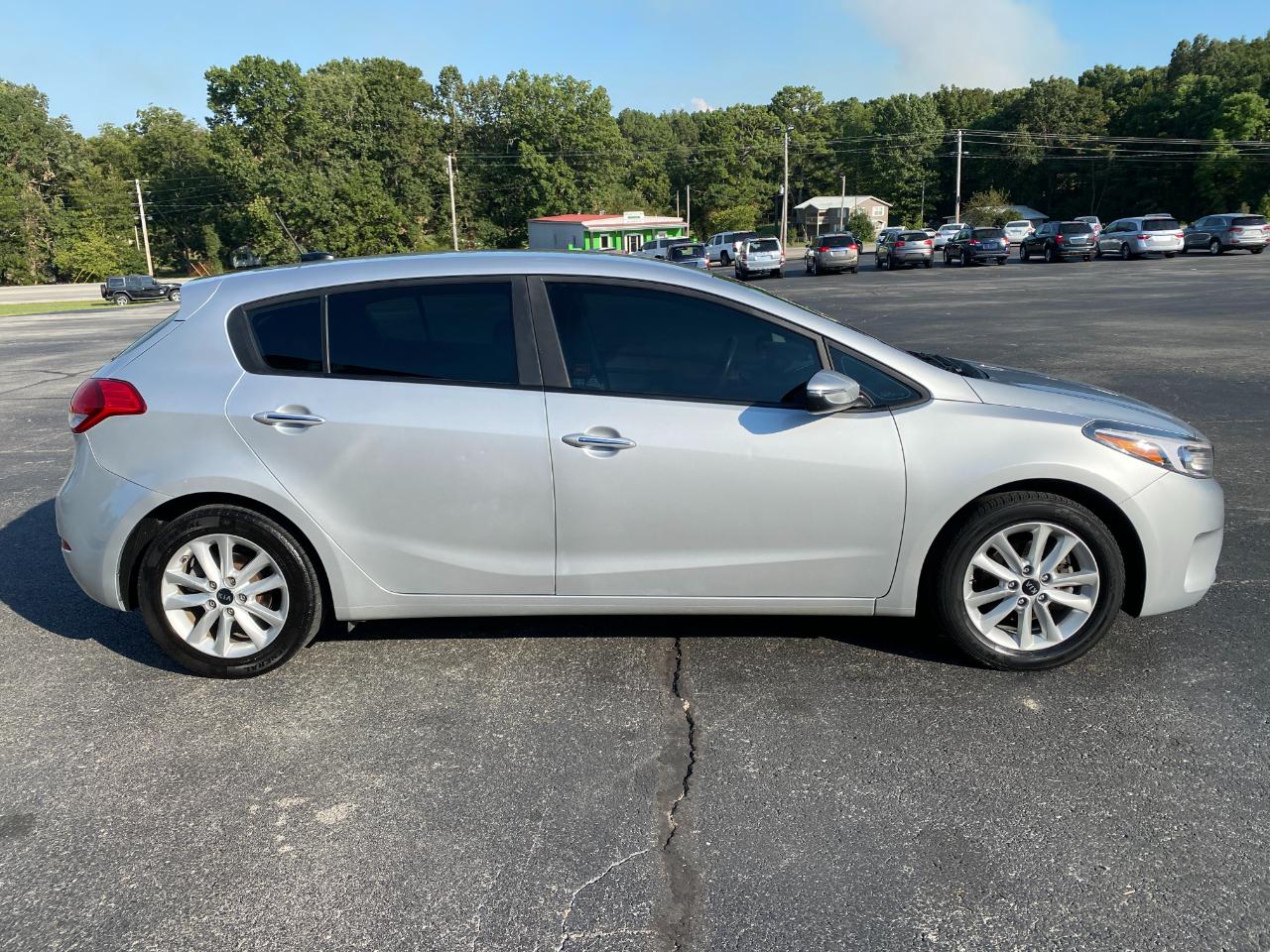Kia Forte 5-Door LX 2017
