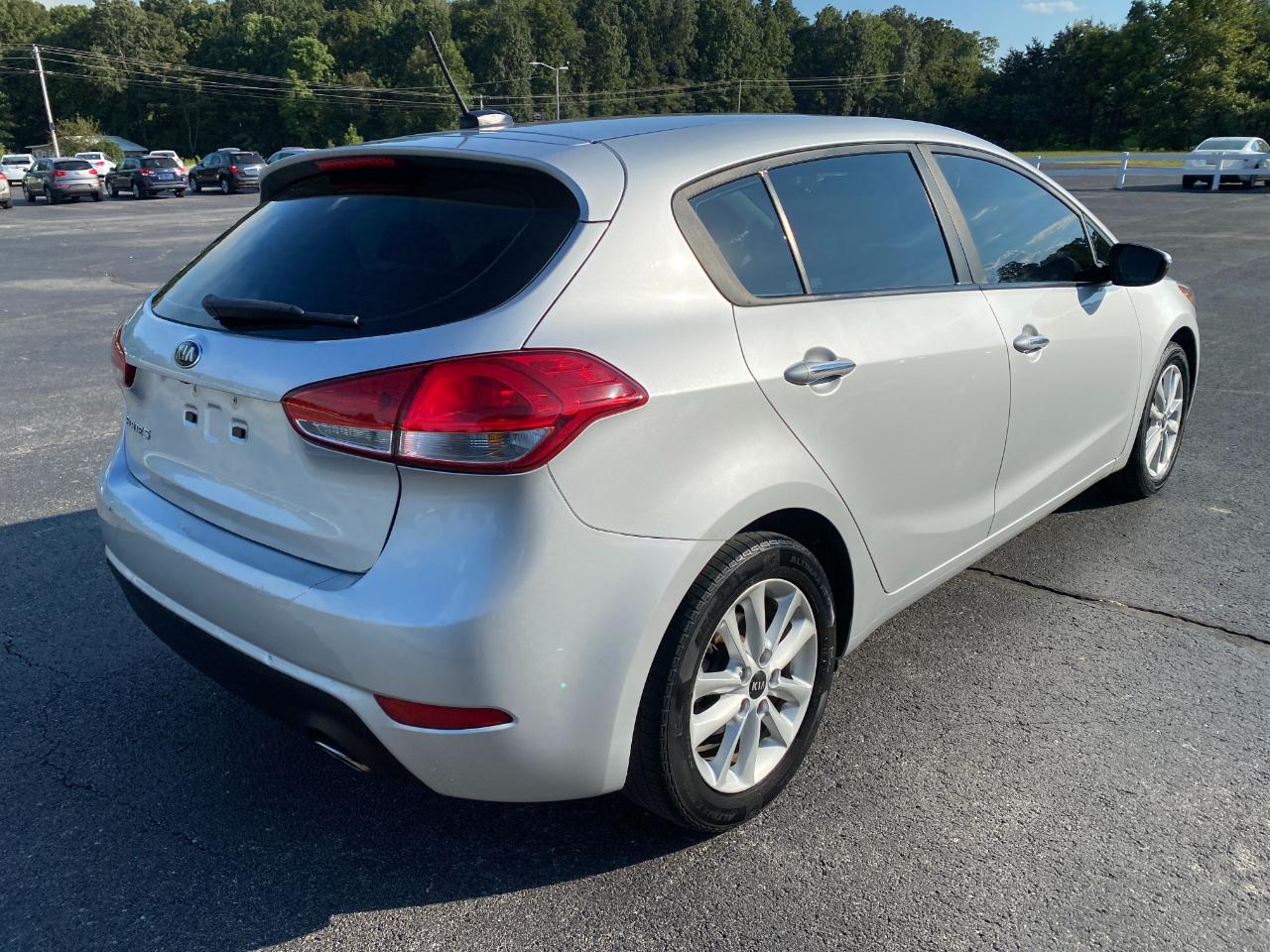 Kia Forte 5-Door LX 2017