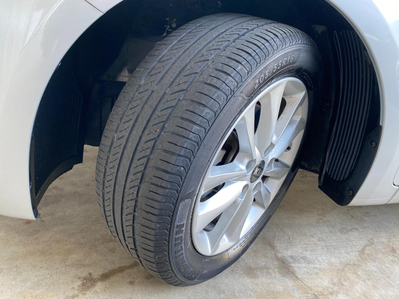Kia Forte 5-Door LX 2017