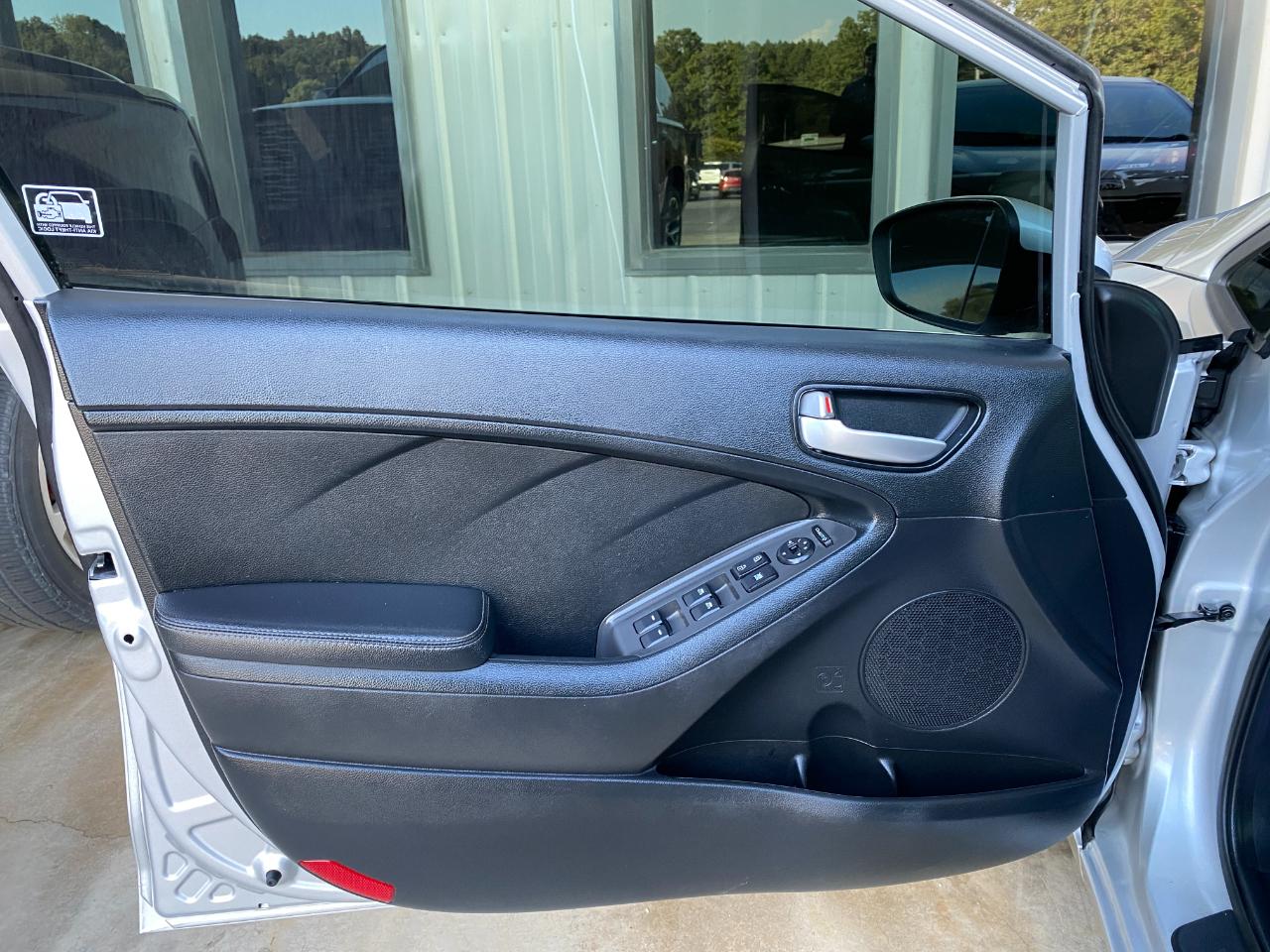 Kia Forte 5-Door LX 2017