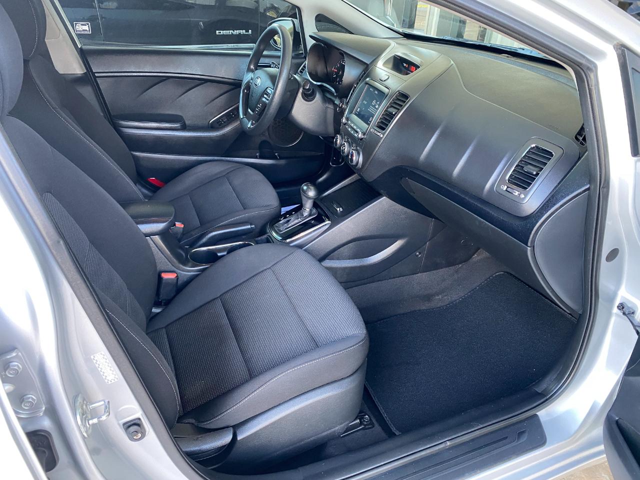 Kia Forte 5-Door LX 2017