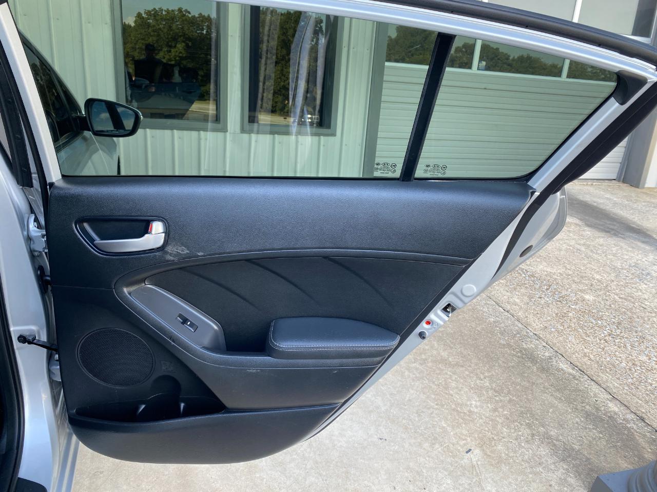 Kia Forte 5-Door LX 2017