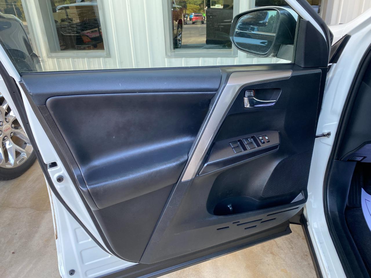 Toyota RAV4 XLE FWD 2018