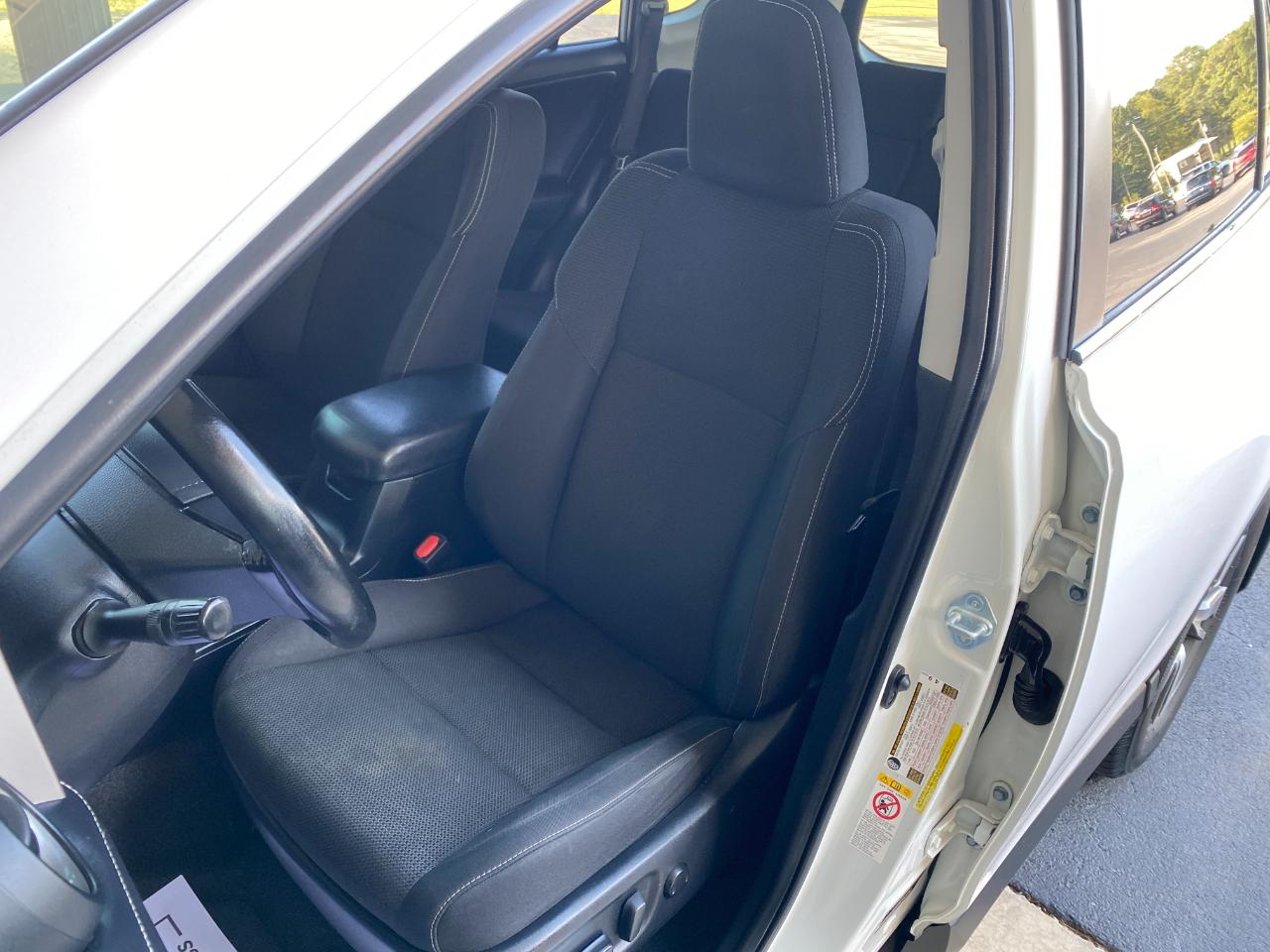 Toyota RAV4 XLE FWD 2018