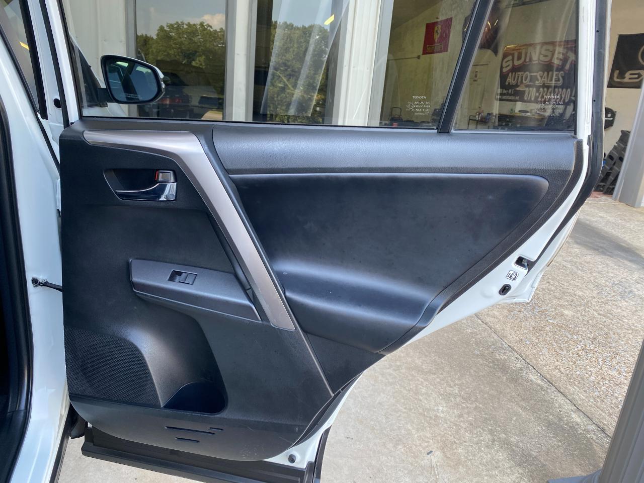 Toyota RAV4 XLE FWD 2018
