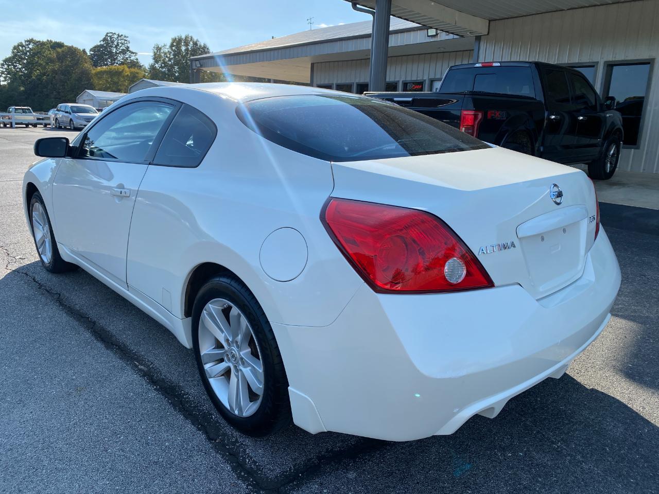 Nissan Altima 2.5 S Coupe 2010