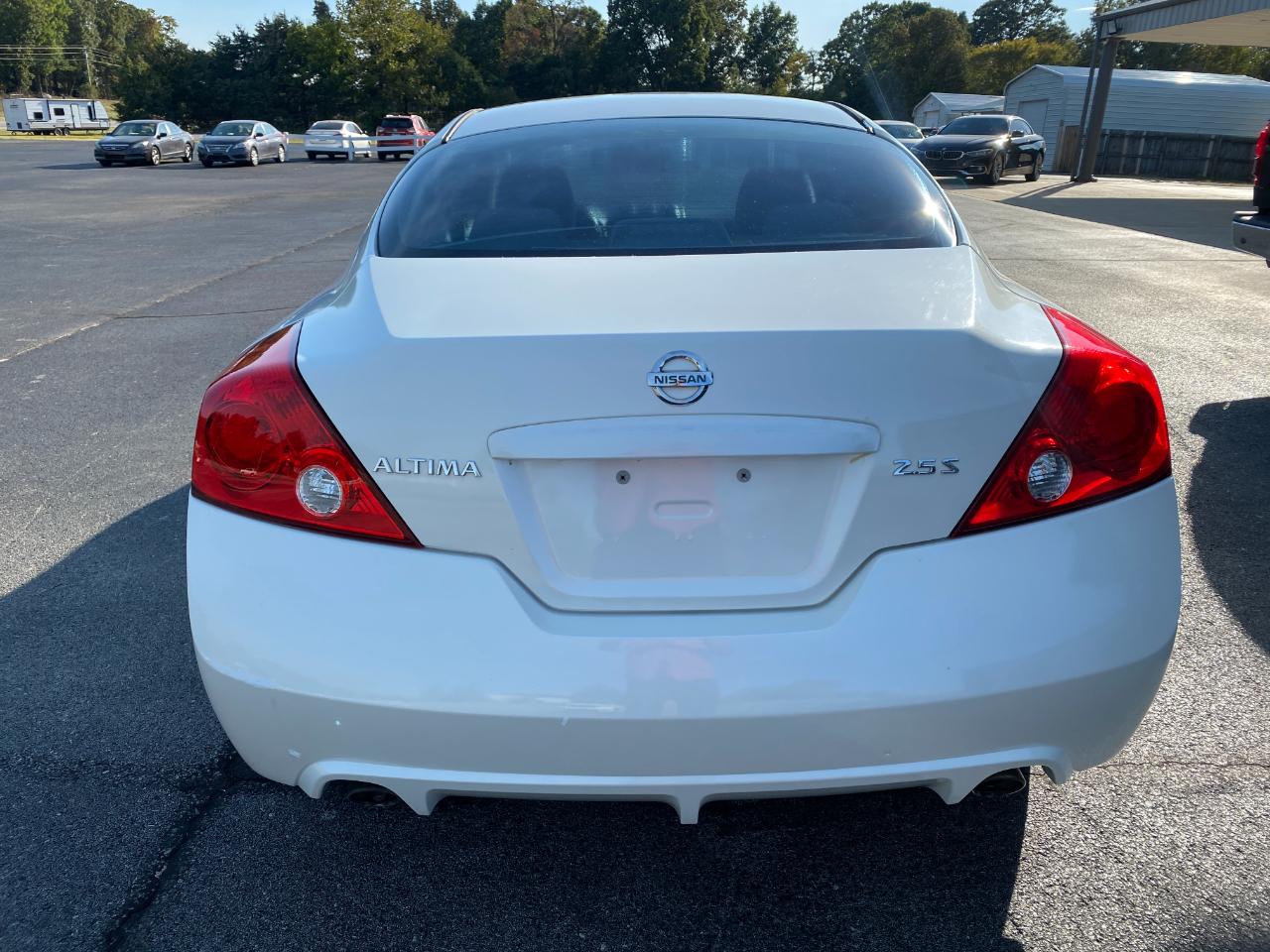 Nissan Altima 2.5 S Coupe 2010