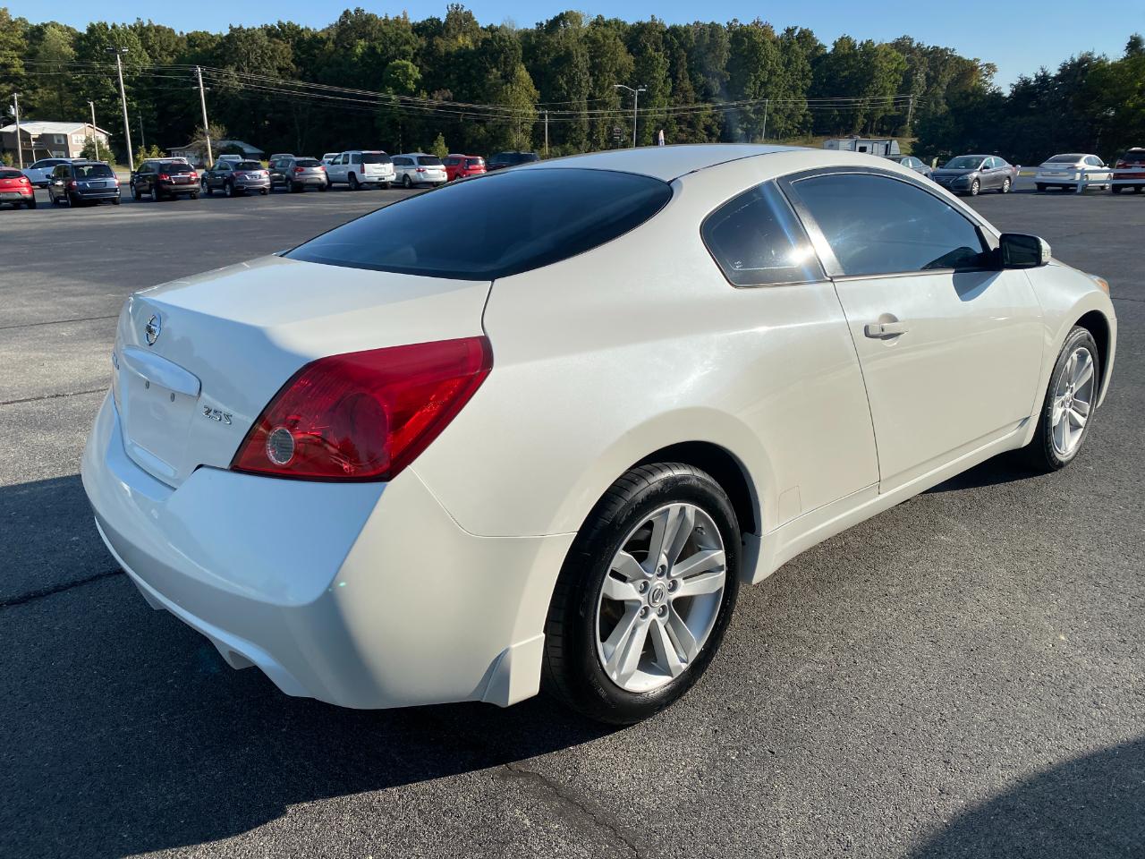 Nissan Altima 2.5 S Coupe 2010