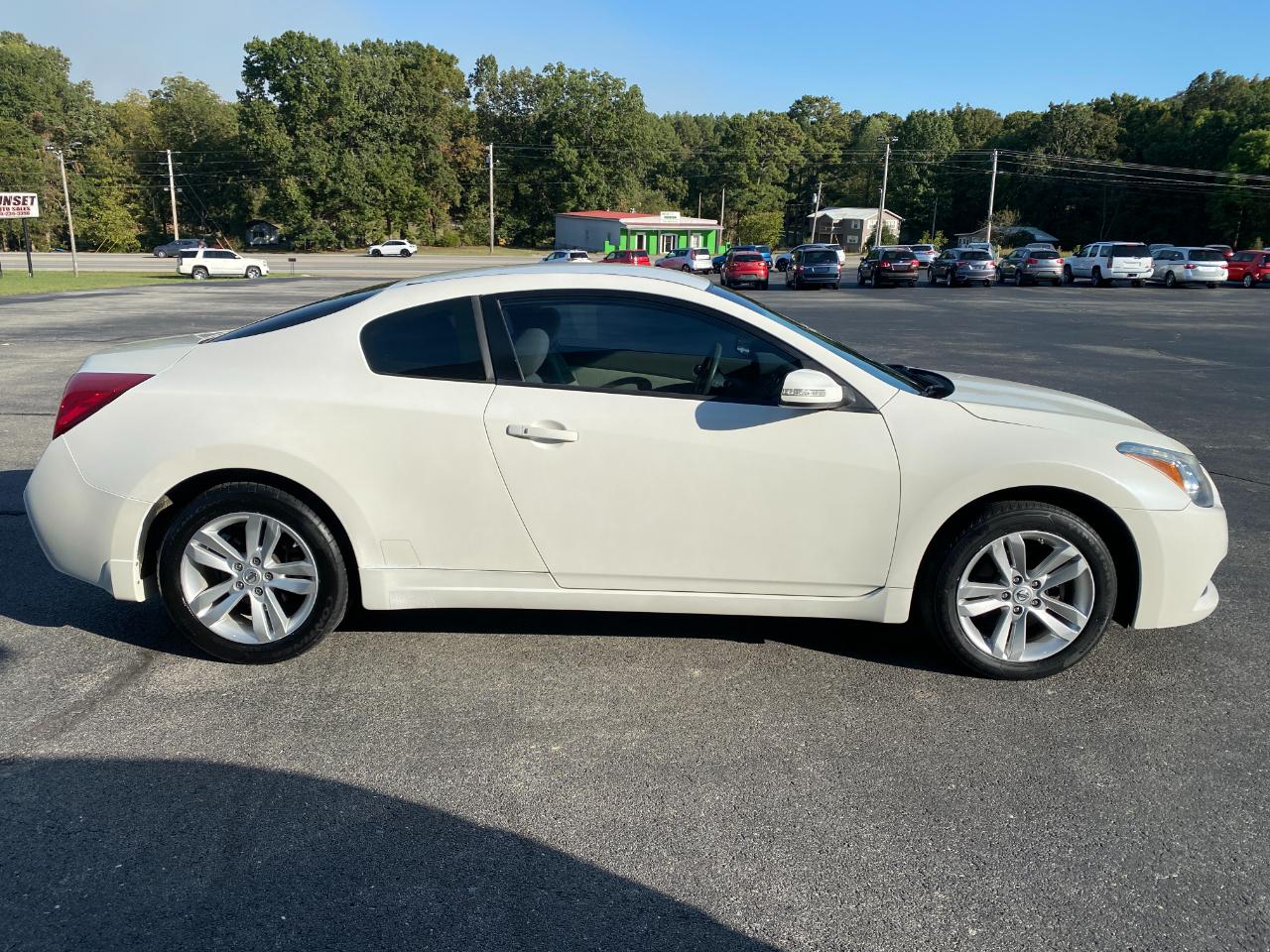 Nissan Altima 2.5 S Coupe 2010