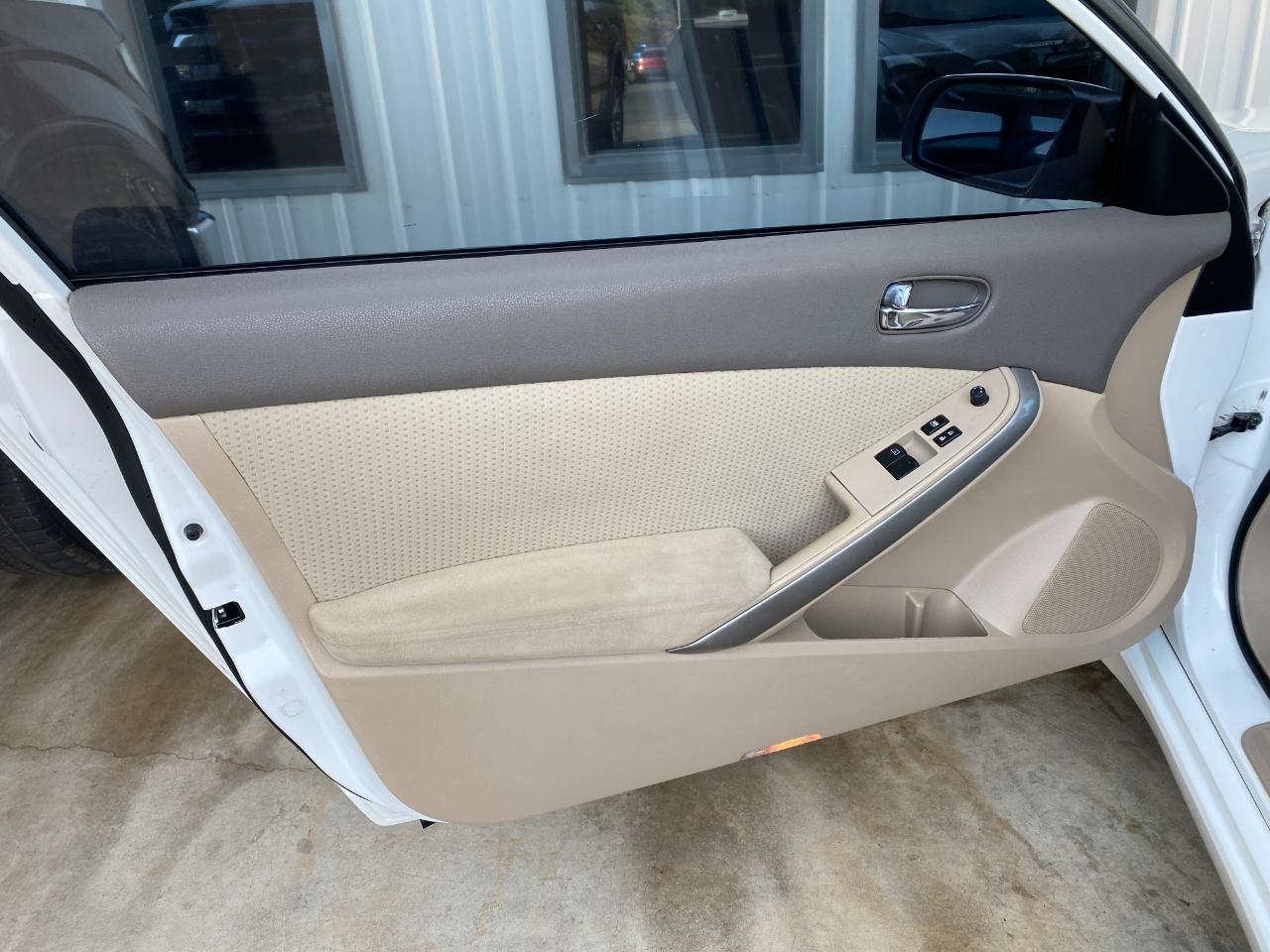 Nissan Altima 2.5 S Coupe 2010