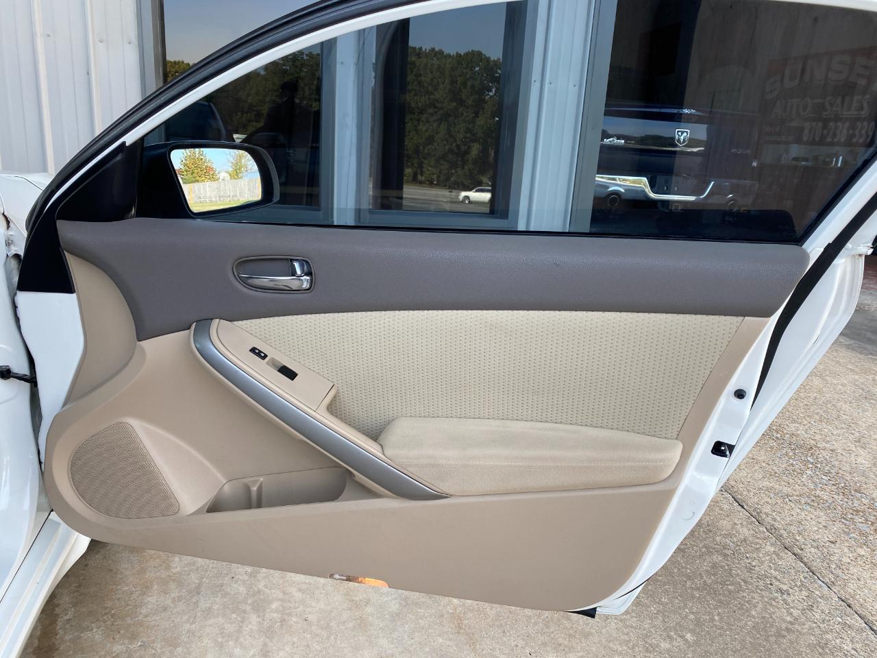 Nissan Altima 2.5 S Coupe 2010