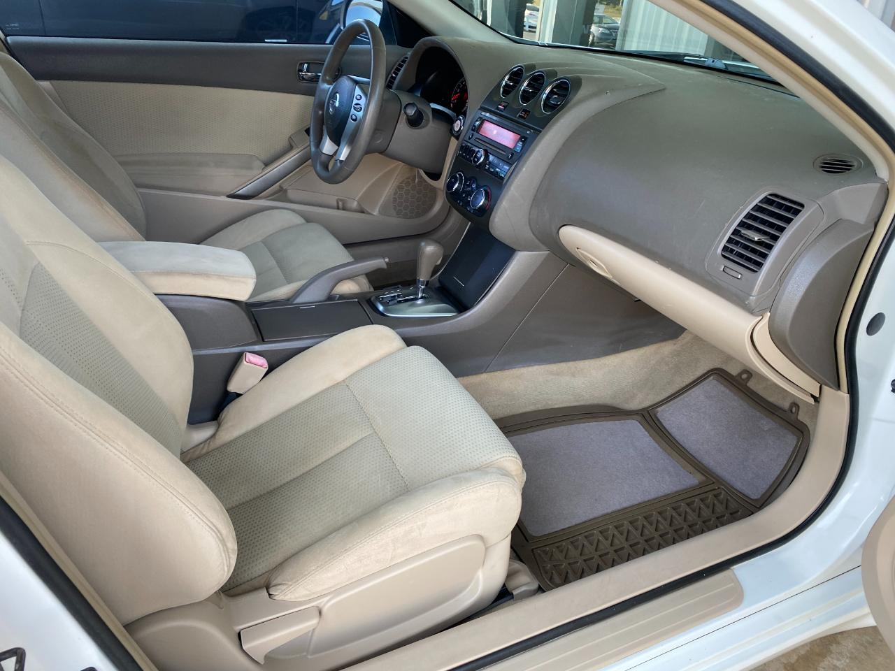 Nissan Altima 2.5 S Coupe 2010